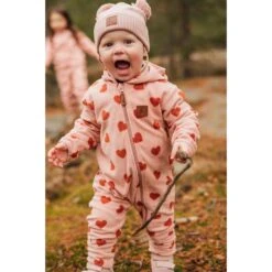 Northpole Recycled Heart Printed Fleece Coverall Woody Rose -Kuling 1024x1024 541